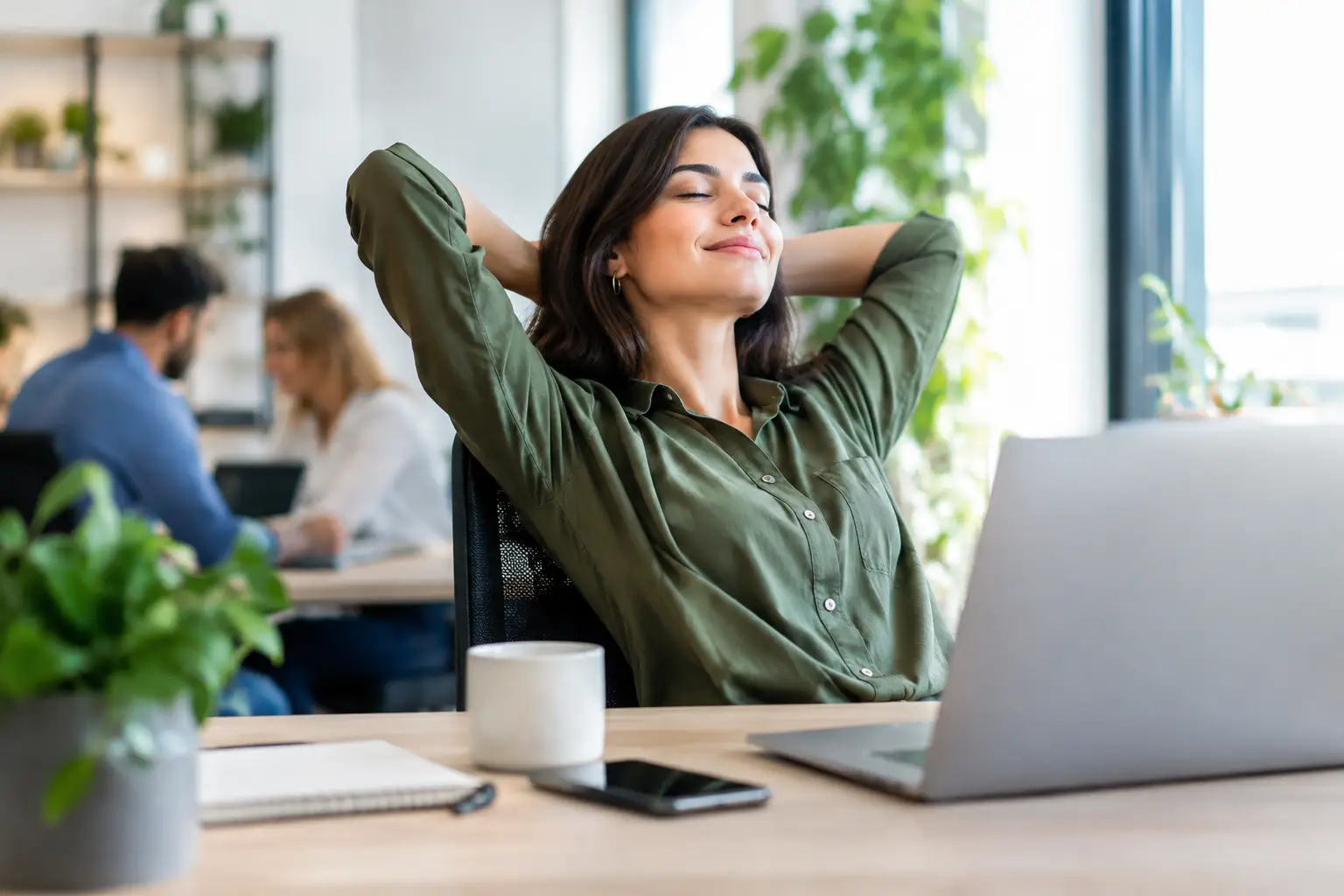 Bienestar laboral en oficinas que cuidan